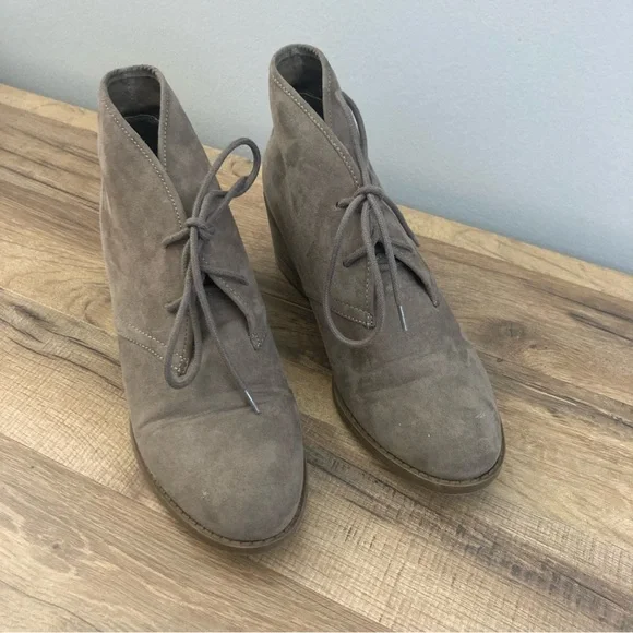 Carlos by Carlos Santana Graham Ankle Bootie - Picture 1 of 7